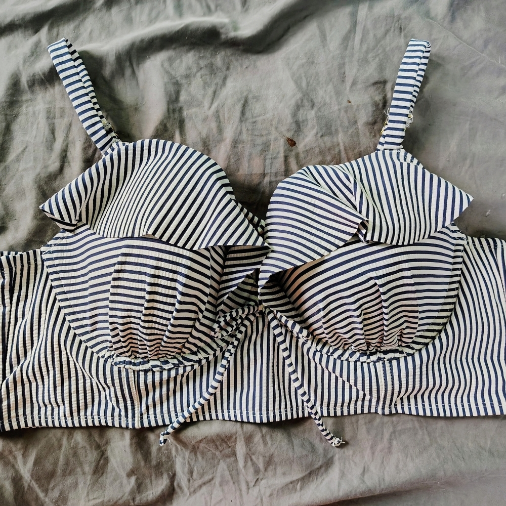 44B swim top